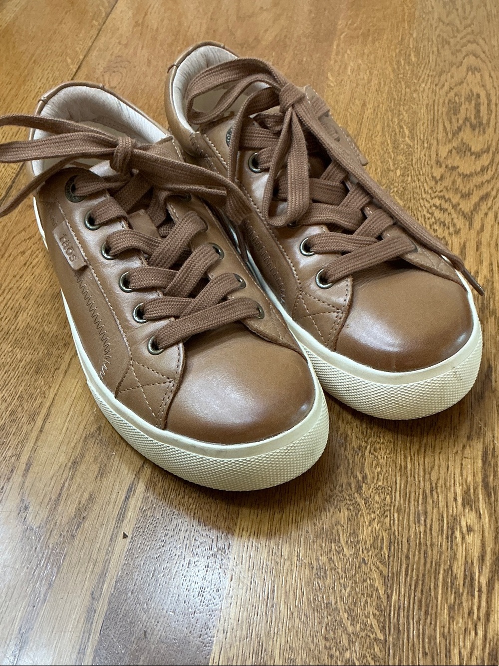 Woman’s Taos Plim Soul Lux camel leather sneaker. Size 6.5. Camel laces.Like new